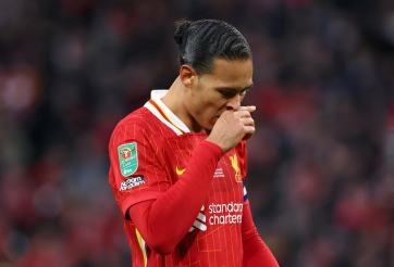Van Dijk làm gián đoạn cuộc vui của Newcastle, thể hiện bản chất thật