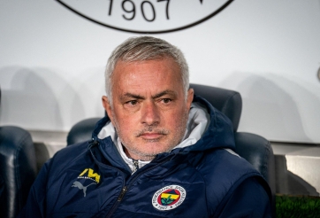 Jose Mourinho chính thức nhận án phạt nặng vì bóp mũi HLV đối thủ