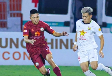 Bình Định thất thủ trước Hà Tĩnh trong 'cơn mưa' thẻ đỏ