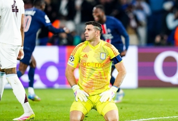 Thua đau PSG, thủ môn Emiliano Martinez bị Ligue 1 troll tức tưởi