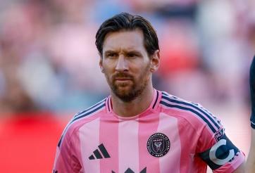 Messi mâu thuẫn với sao Barca