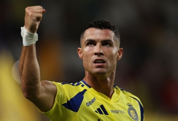 Không thể ngừng ghi bàn, Ronaldo nhận 'điểm 10' tuyệt đối ở tuổi 40