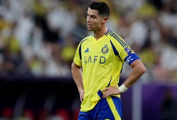 Ronaldo có động thái đầy cảm xúc khi Al Nassr bị loại cay đắng