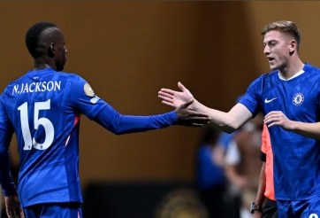 Chelsea gặp phải cơn đau đầu 'dễ chịu' ở hàng công