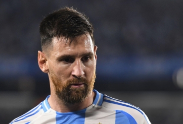 Messi bất ngờ nhận 'mưa gạch đá' tại quê nhà Argentina