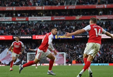 Vỡ òa phút cuối, Arsenal thoát thua hú vía trước Man City