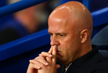 HLV Arne Slot báo thêm tin buồn trước thềm tái đấu PSG