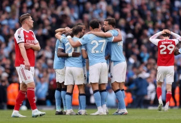 Quật ngã Arsenal, Man City tiến gần ngôi vô địch Ngoại hạng Anh