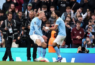 Man City gây áp lực lên Arsenal trong cuộc đua vô địch