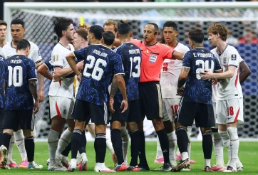Messi bị triệt hạ, Anh và Argentina 'ẩu đả' ở bán kết World Cup