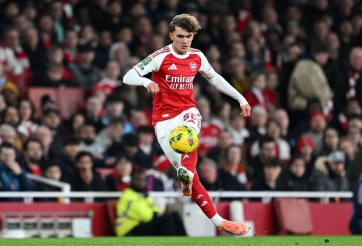 Thần đồng 16 tuổi của Arsenal tái hiện kỳ tích của Wayne Rooney