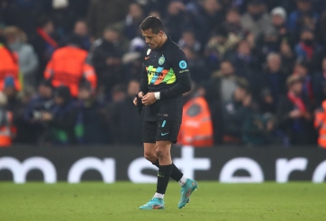 Liverpool phải thầm cảm ơn Sanchez