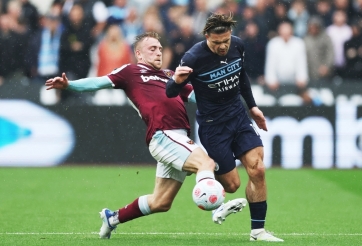 Cú sảy chân của Man City hồi sinh cuộc đua vô địch Ngoại hạng Anh