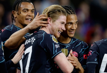 Man City đánh bại Brighton: Nhà Vua bắt đầu… chạy