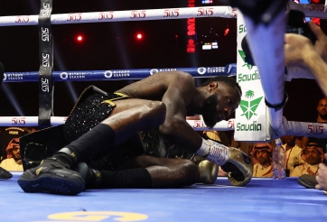 Zhilei Zhang đánh bại Deontay Wilder, đã đến lúc nhà cựu vô địch WBC giải nghệ?