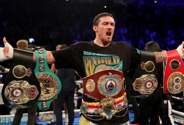Oleksandr Usyk không còn là nhà vô địch thống nhất hạng nặng