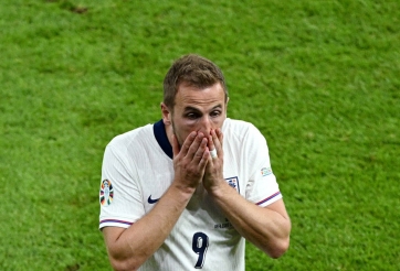 Harry Kane vía quá nặng!