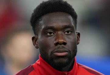 Bayern chính thức ra giá bán Alphonso Davies
