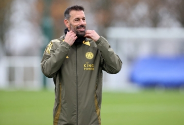 Slot dè chừng đồng hương Van Nistelrooy