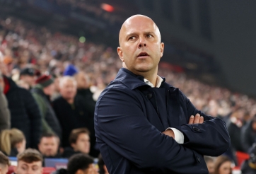 Slot trầm ngâm ở cuộc đua vô địch với Arsenal