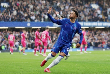 Sancho gây choáng váng với siêu phẩm giải cứu Chelsea