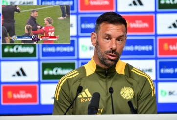 Van Nistelrooy bị kêu gọi sa thải bởi hành động khó hiểu