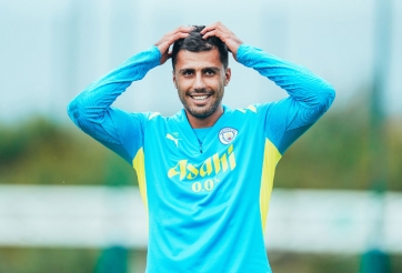 Pep Guardiola khiến CĐV Man City hụt hẫng về Rodri