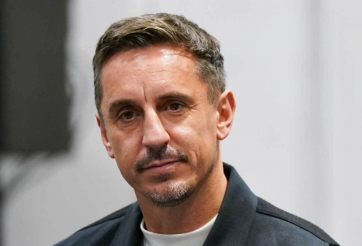 Neville không thích Luke Shaw, nhắc Amorim phải thanh lọc MU