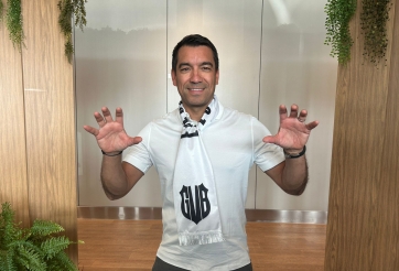 Liverpool bổ nhiệm cựu sao Arsenal làm trợ lý cho Slot