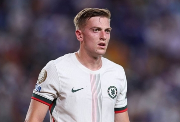 Walcott tức điên với Arsenal vì Liam Delap