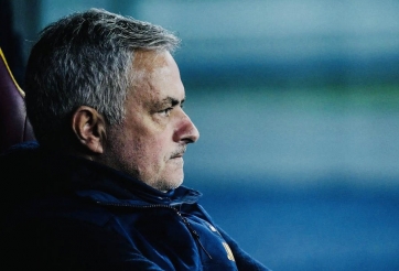 Mourinho lại gây sốc với Man City và MU