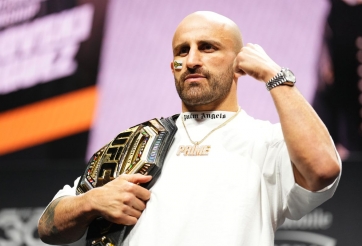 UFC 290: Alexander Volkanovski “Đại đế” tiếp tục thống trị hạng lông