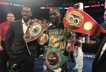 Hủy diệt Errol Spence Jr., Terence Crawford trở thành tay đấm đầu tiên thống trị 2 hạng cân liên tiếp trong thời đại 4 đai