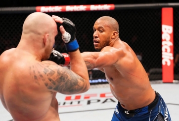 Ciryl Gane hủy diệt Sergey Spivac tại UFC Paris, ẵm trọn 50.000 Đô tiền thưởng cho trận đấu hay nhất đêm