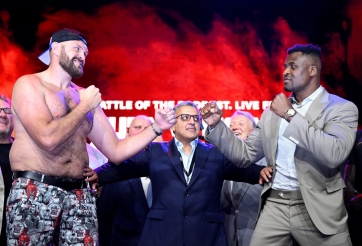 Cuộc đại chiến giữa Tyson Fury và Francis Ngannou sẽ bao gồm điều khoản tái đấu
