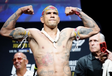 Nhà cựu vô địch UFC Alex Pereira suýt đấm con trai vì một trò đùa