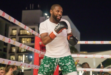 Floyd Mayweather trở lại sàn đấu quyền anh đối đầu nhà vô địch thế giới