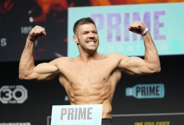 Dricus du Plessis và Sean Strickland mang về thêm 50 nghìn Đô sau UFC 297