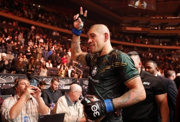 Chính thức: Alex Pereira trở lại trong sự kiện chính của UFC 300