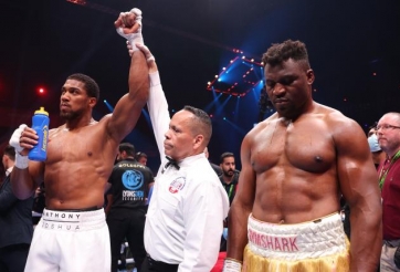 Video: Cú đấm knock-out Francis Ngannou tàn nhẫn của Anthony Joshua