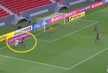 VIDEO: Sao 17 tuổi lập siêu phẩm ở góc độ bất khả thi