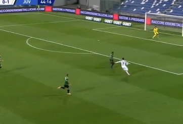 VIDEO: Ronaldo xử lý ảo diệu đem về bàn thắng lịch sử