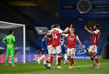 Chelsea thất thủ ngay tại Stamford Bridge