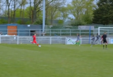 Ghi tuyệt phẩm từ pha đá phạt góc 'ma giáo' nhất lịch sử