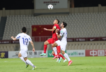 HLV Philippines phẫn nộ trước pha bóng 'đậm chất võ thuật' của Trung Quốc