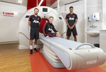 Chính thức ký kết, siêu sao kiểm tra y tế tại MU