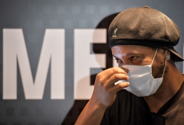 Dàn huyền thoại Real xếp hàng dài chào đón Ronaldinho