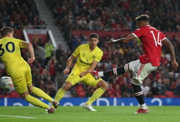 VIDEO: Lingard ghi bàn đẳng cấp giúp MU ngược dòng đánh bại Burnley