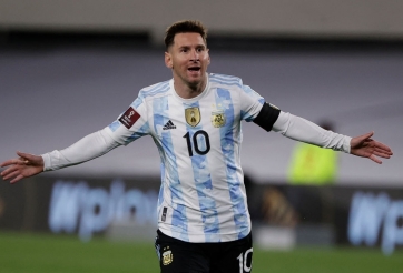 Messi lập hat-trick, Argentina phả hơi nóng lên Brazil