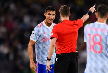 Huyền thoại Ferdinand lên án hành động của Ronaldo